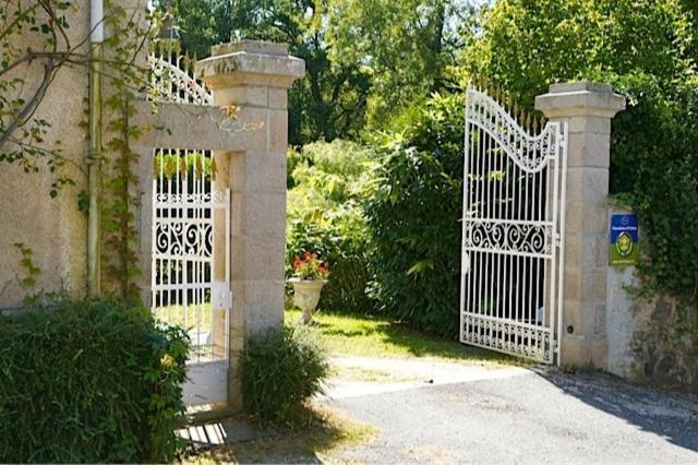 Domaine De La Dame De Lauriere Panzió Solignac Kültér fotó
